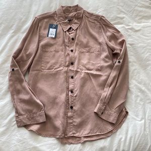 NWT Universal Thread Button-Down Shirt - Women’s size M